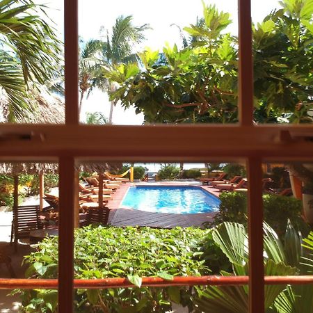 Seaside Cabanas Hotel Caye Corker Buitenkant foto