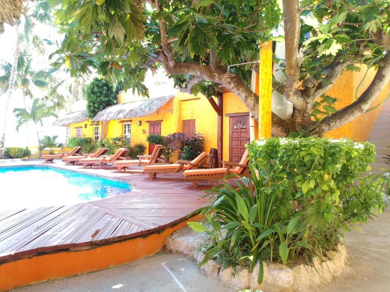 Seaside Cabanas Hotel Caye Corker Buitenkant foto