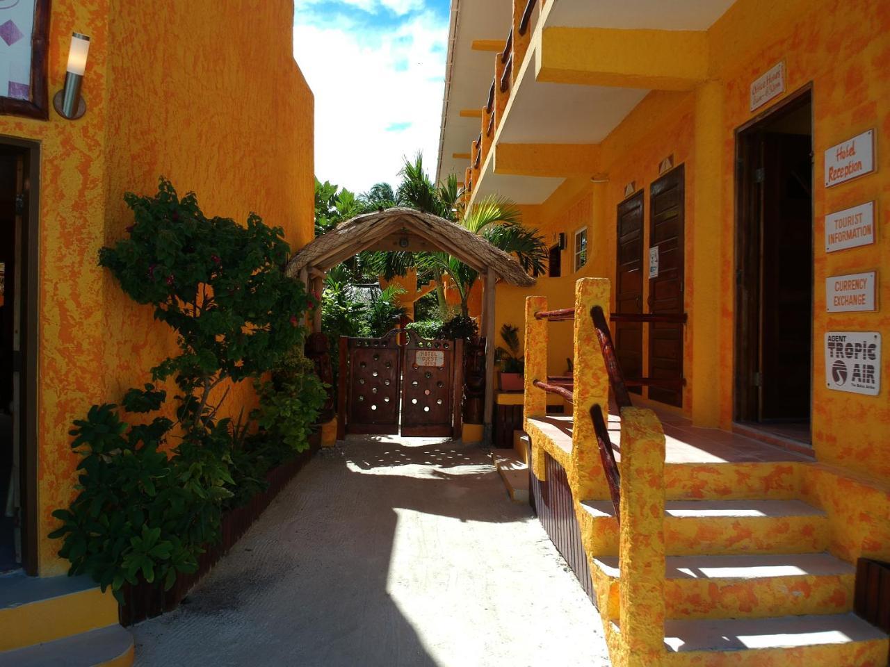 Seaside Cabanas Hotel Caye Corker Buitenkant foto