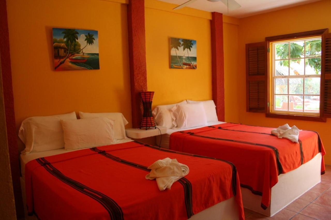Seaside Cabanas Hotel Caye Corker Buitenkant foto