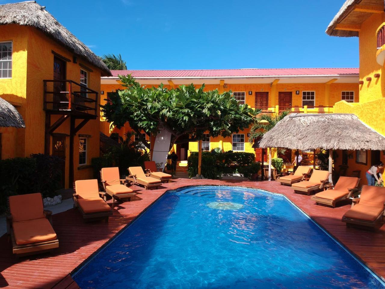 Seaside Cabanas Hotel Caye Corker Buitenkant foto