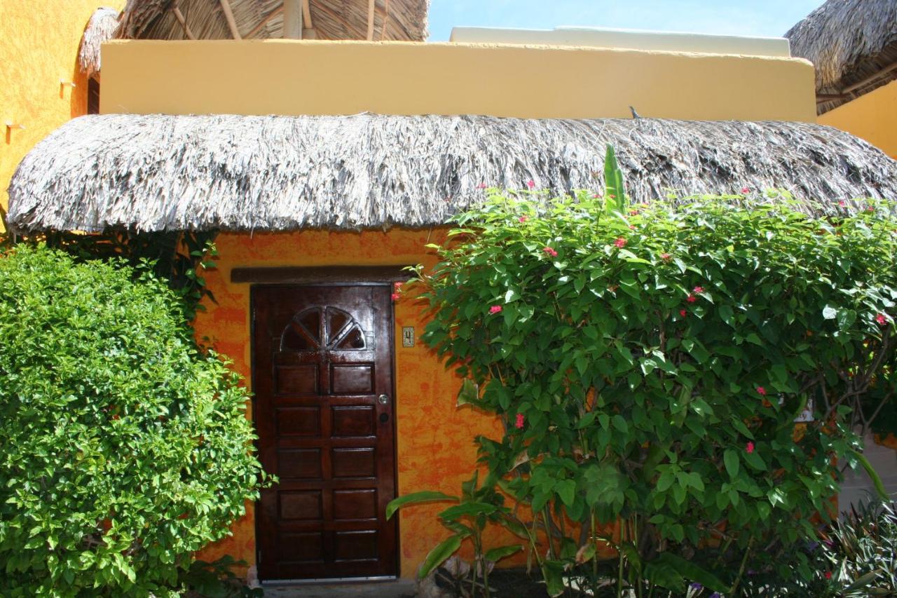 Seaside Cabanas Hotel Caye Corker Buitenkant foto