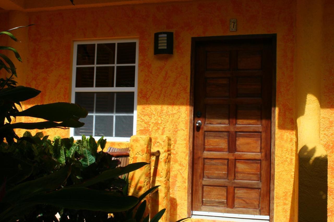 Seaside Cabanas Hotel Caye Corker Buitenkant foto