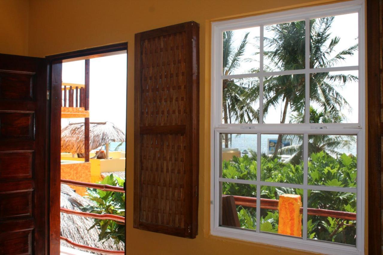 Seaside Cabanas Hotel Caye Corker Buitenkant foto