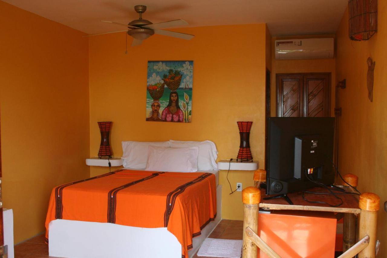 Seaside Cabanas Hotel Caye Corker Buitenkant foto
