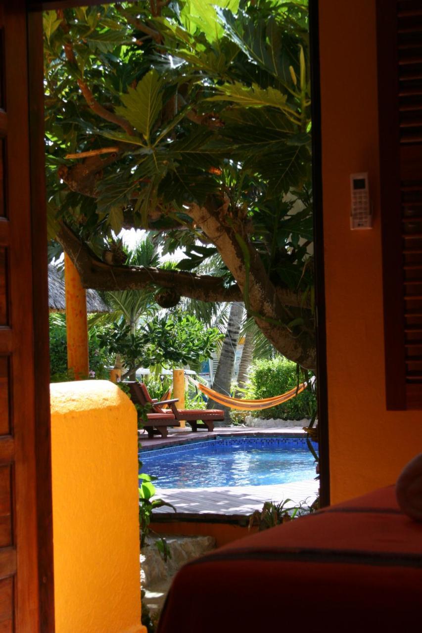 Seaside Cabanas Hotel Caye Corker Buitenkant foto